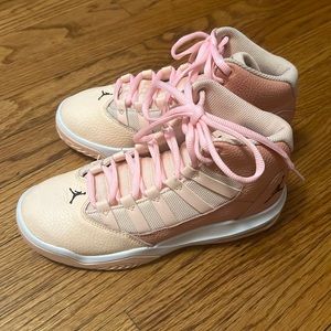 Jordan Max Aura Big Kids' Shoe 3.5 youth